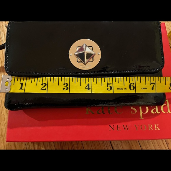 Kate Spade Small Black Patent Leather Purse. - Picture 3 of 9